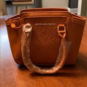 Micheal Kors Jet Set Shoulder Charm-item